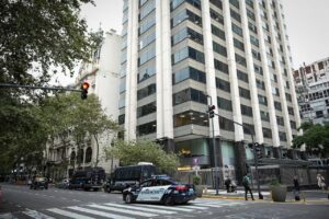 Refuerzan la seguridad en embajadas de Irán e Israel en Buenos Aires por posibles manifestaciones