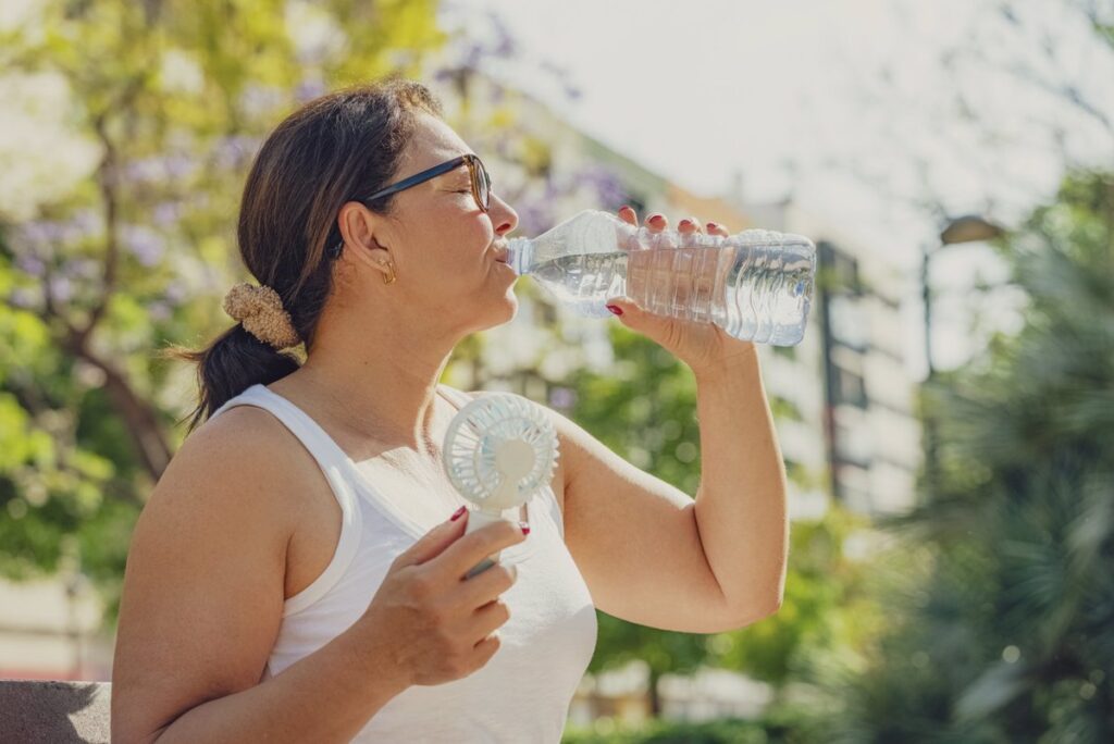 El error común del verano que podría enviarte a urgencias por golpe de calor.