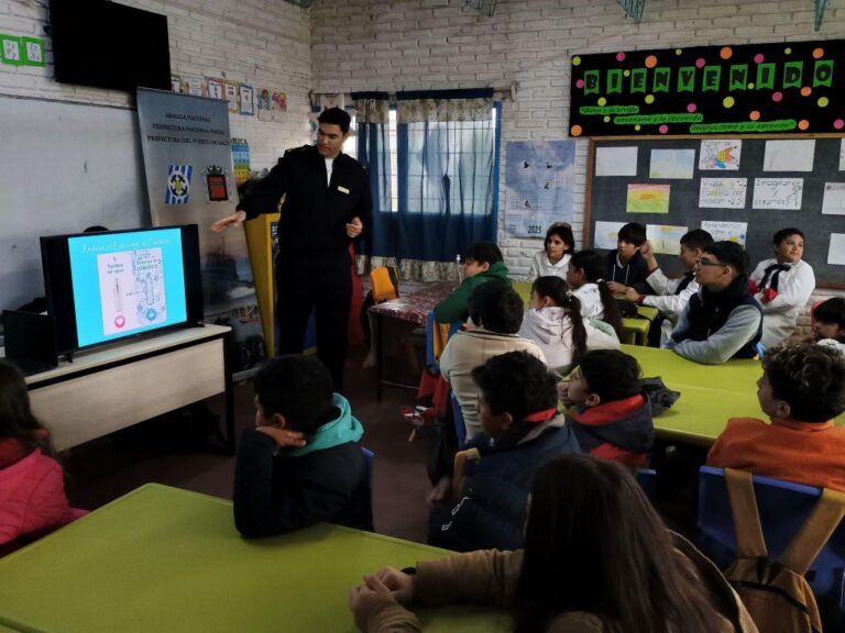 Prefectura del Puerto de Salto /Realizó una actividad educativa por el Día del Medio Ambiente