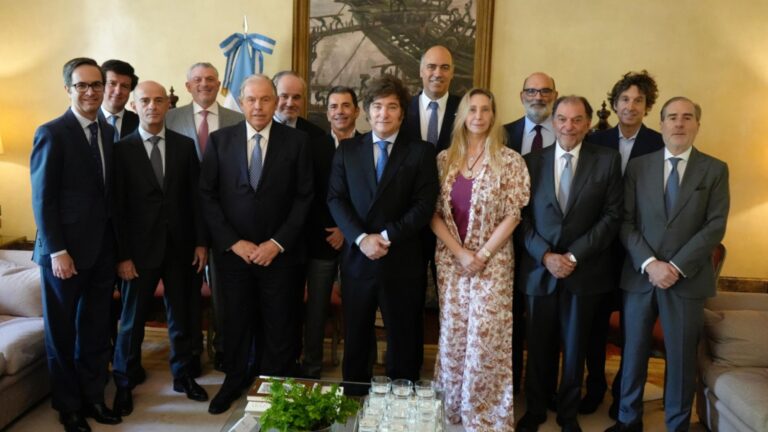 El Presidente Javier Milei encabezó una reunión con importantes empresarios en Madrid