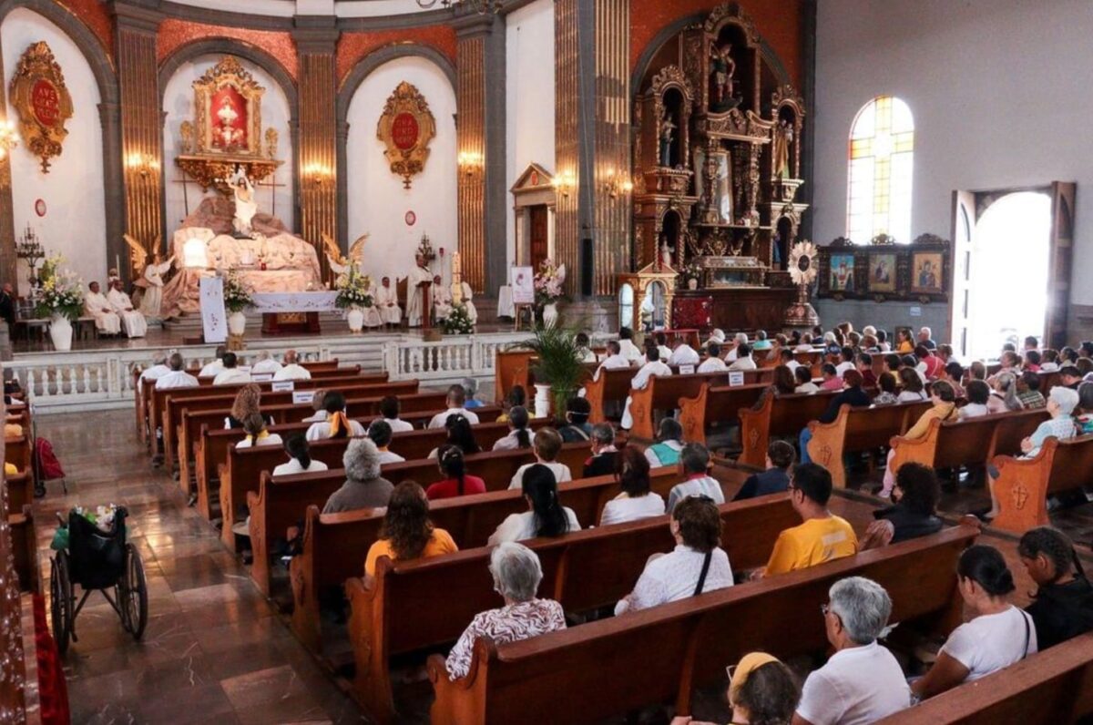 ¿Cómo debe ser el comportamiento durante la Misa? 25 consejos para honrar la celebración ¿Cómo debe ser el comportamiento durante la Misa? 25 consejos para honrar la celebración