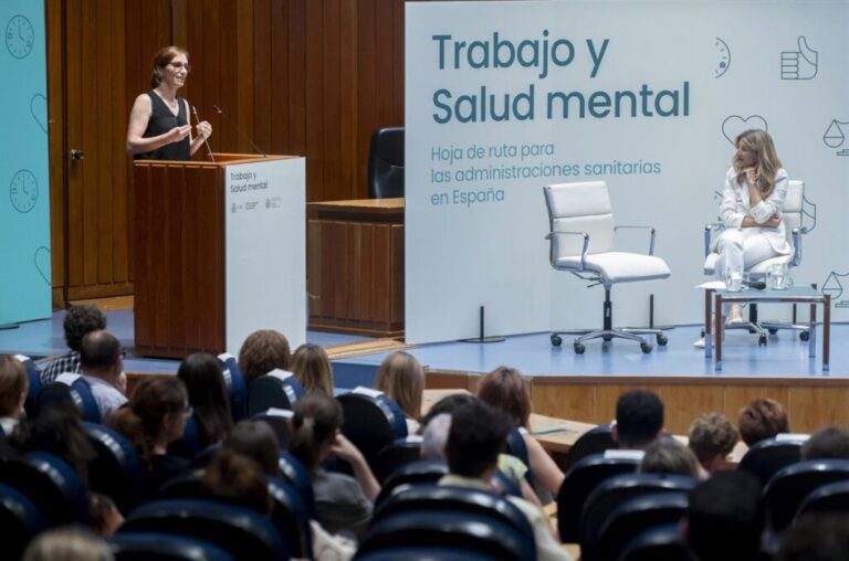 Sanidad y Trabajo presentan un documento para integrar las condiciones laborales en la historia clínica.