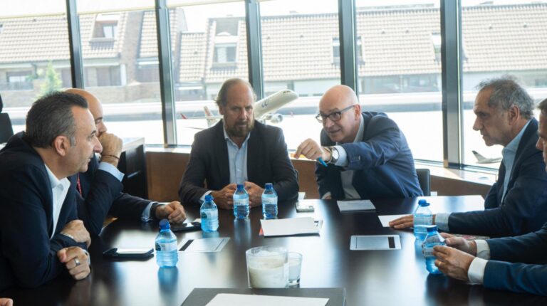 Argentina avanza hacia acuerdos con líneas aéreas internacionales para promocionar la Argentina en todo el mundo