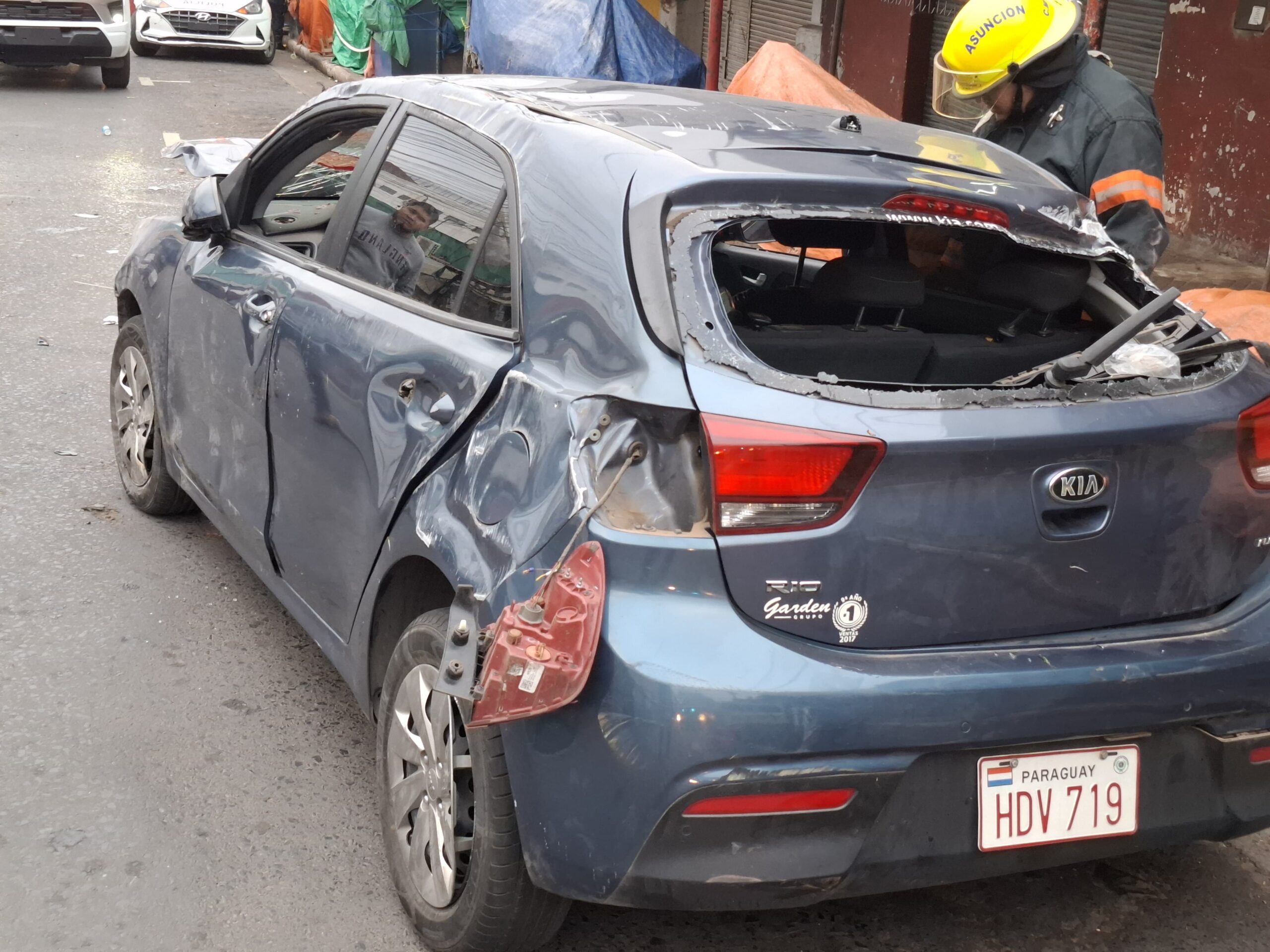 Video: accidente y vuelco en el Mercado 4