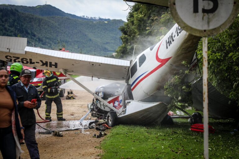 Aterrizaje de emergencia de avioneta tipo ambulancia
