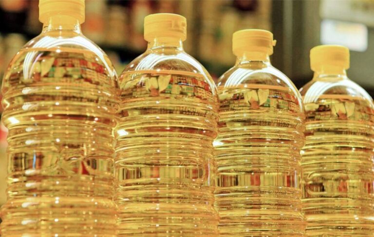 Industrias oleaginosas aseguran provisión normal de aceite al precio regulado y denuncian especulación