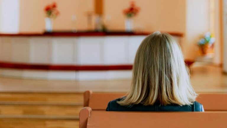 Pastor, ayuda a las mujeres en tu iglesia a servir con gozo y fidelidad