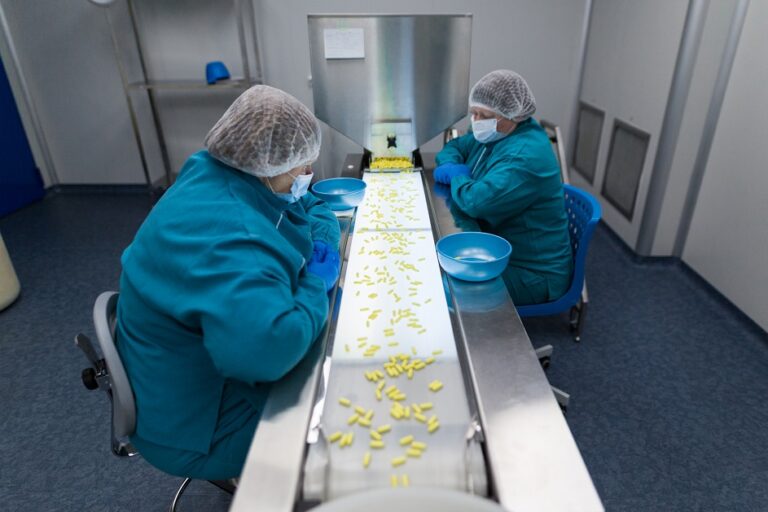plant picture, women at work on line
