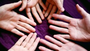 ¿Cómo los diáconos sirven y fortalecen a la iglesia?