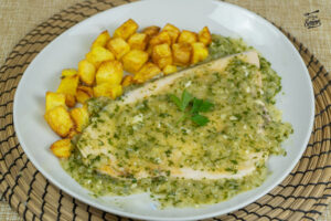Emperador en salsa verde. Receta fácil y sana