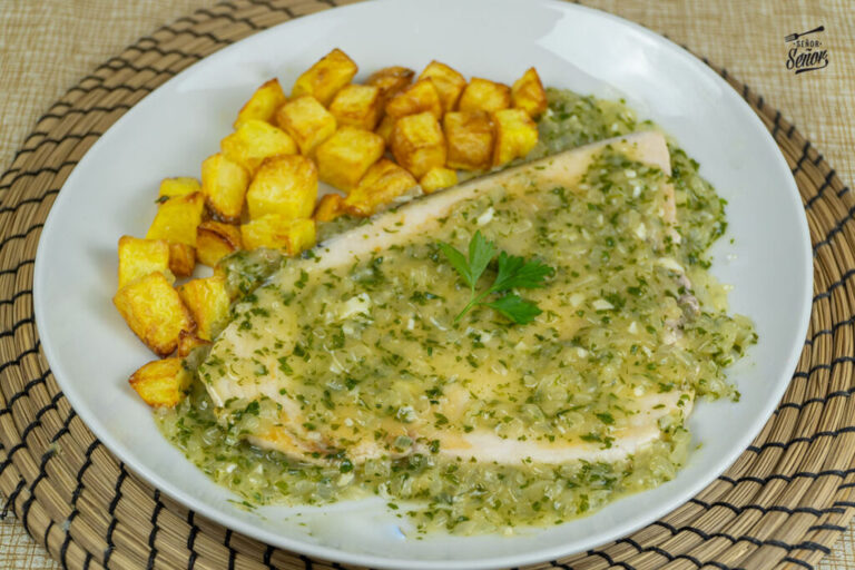 Emperador en salsa verde. Receta fácil y sana