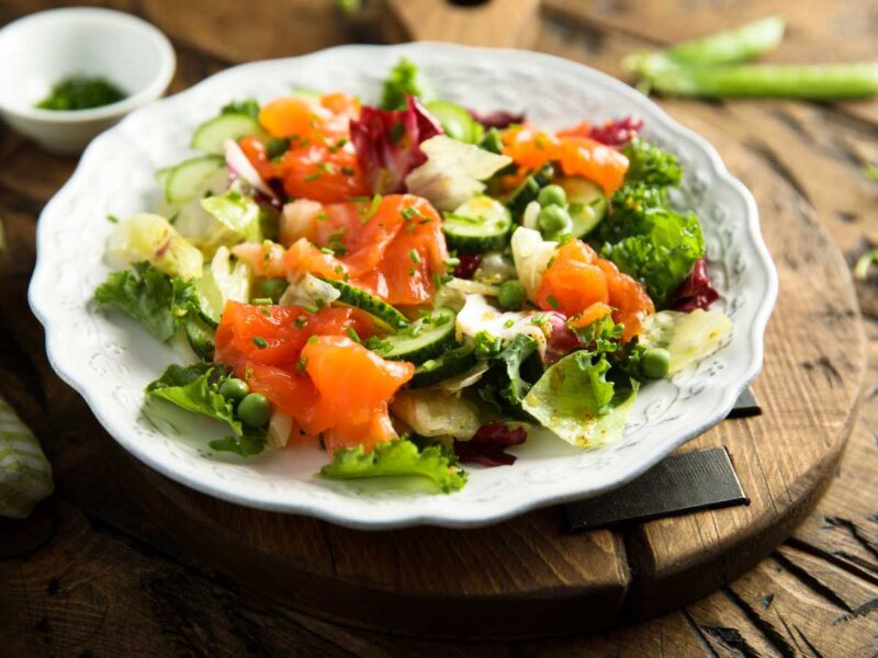 Ensalada con salmón ahumado (5 recetas fáciles y variadas)