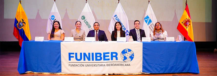 FUNIBER Ecuador celebra una entrega de títulos para sus alumnos becados