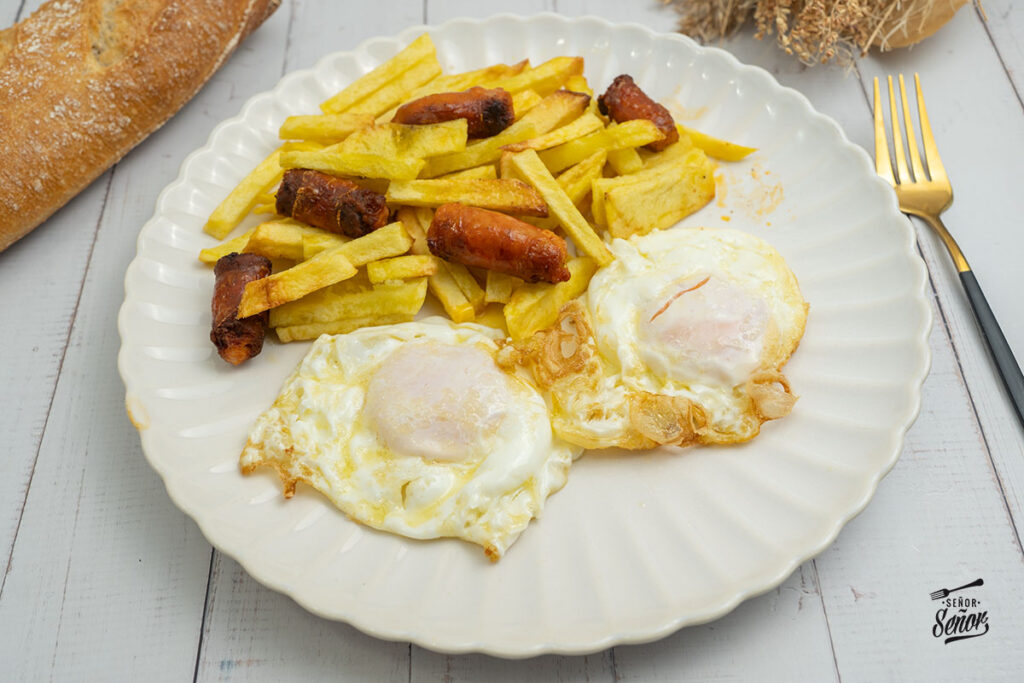 Huevos fritos con chistorra. La receta de la abuela