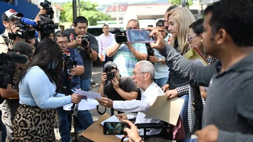 Niegan derecho de visita a venezolanos detenidos en la megacárcel de Bukele