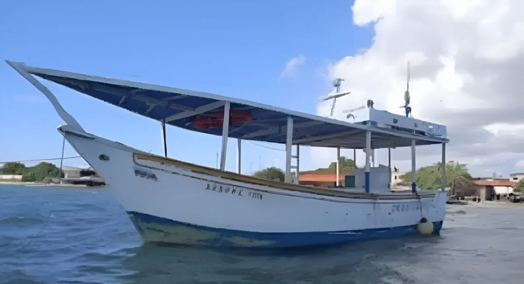 Pesquero que zarpó de Macanao con 4 tripulantes desaparece tras fallas mecánicas cerca de Los Roques