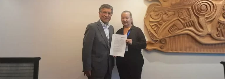 FUNIBER Ecuador y Laboratorios Life firman un convenio de colaboración para programas de becas