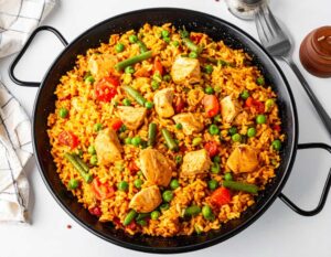 Paella de Pollo: Receta tradicional con trucos, secretos y el socarrat perfecto