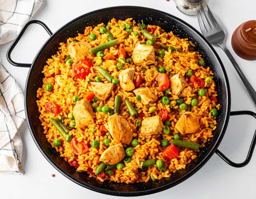 Paella de Pollo: Receta tradicional con trucos, secretos y el socarrat perfecto