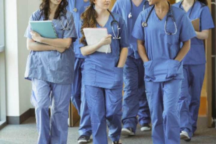 Los médicos formados en Argentina tendrán prioridad en las residencias