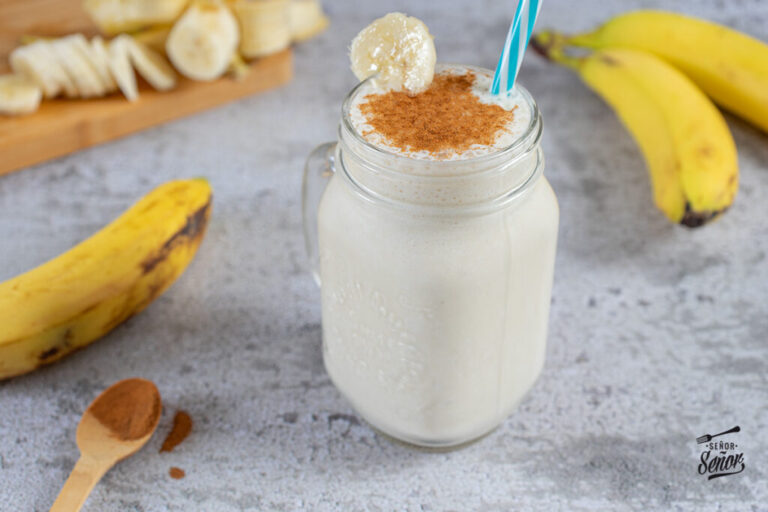 Smoothie de plátano. Receta de bebida sana para el verano