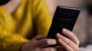 Cuidado si compras una SIM prepago: esta es la condición que nadie te cuenta