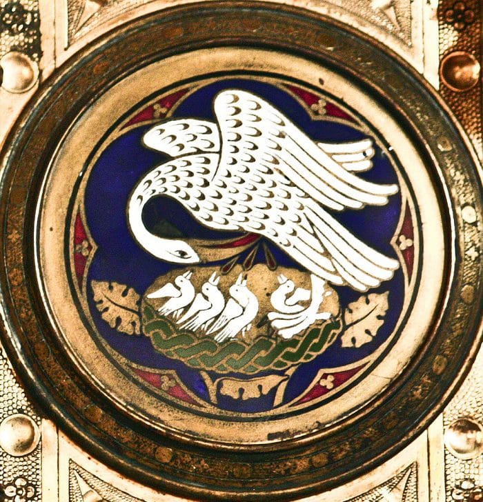 El pelícano y la Eucaristía: cómo esta ave se convirtió en símbolo del amor de Cristo