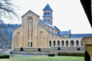 Un pez y un anillo de bodas: la leyenda que dio origen a una abadía en Bélgica