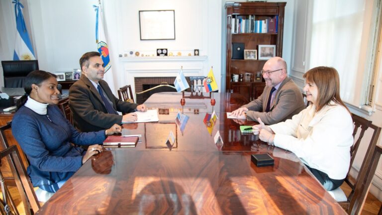 La Ministra Patricia Bullrich se reunió con la embajadora de Ecuador en Argentina, Diana Salazar Méndez