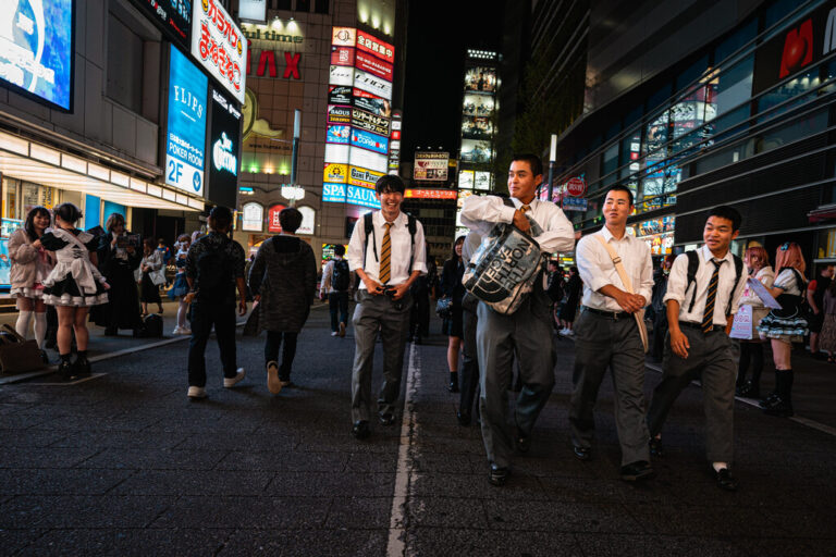 El extraño zumbido que solo puedes escuchar a una edad. La frecuencia que Japón, EEUU y Europa utiliza contra los jóvenes