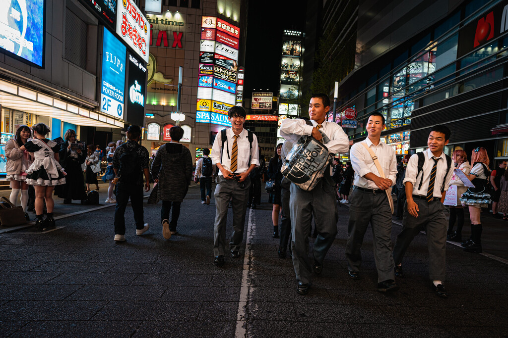 El extraño zumbido que solo puedes escuchar a una edad. La frecuencia que Japón, EEUU y Europa utiliza contra los jóvenes