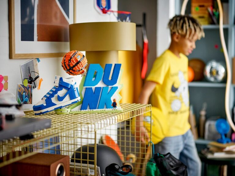 Las últimas colaboraciones de LEGO® son una bomba: Nike, One Piece o Los Simpson están entre ellas