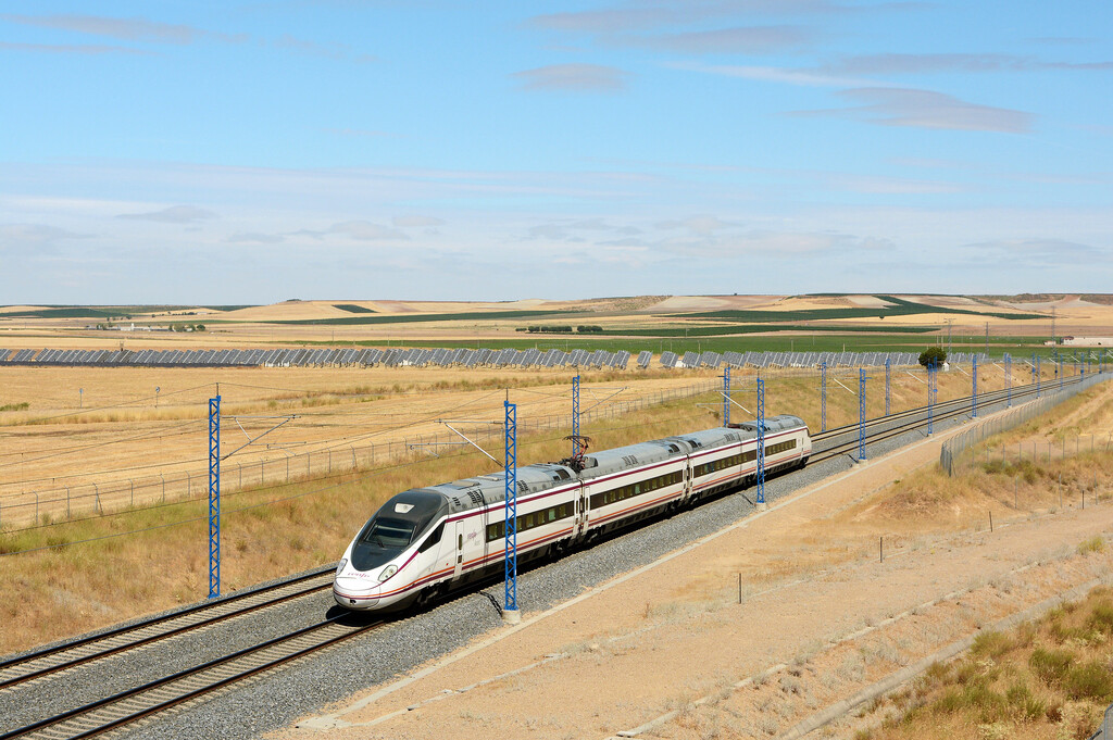 El AVE a Andalucía parecía una alternativa perfecta al coche este verano. Se ha encontrado con un problema llamado Toledo
