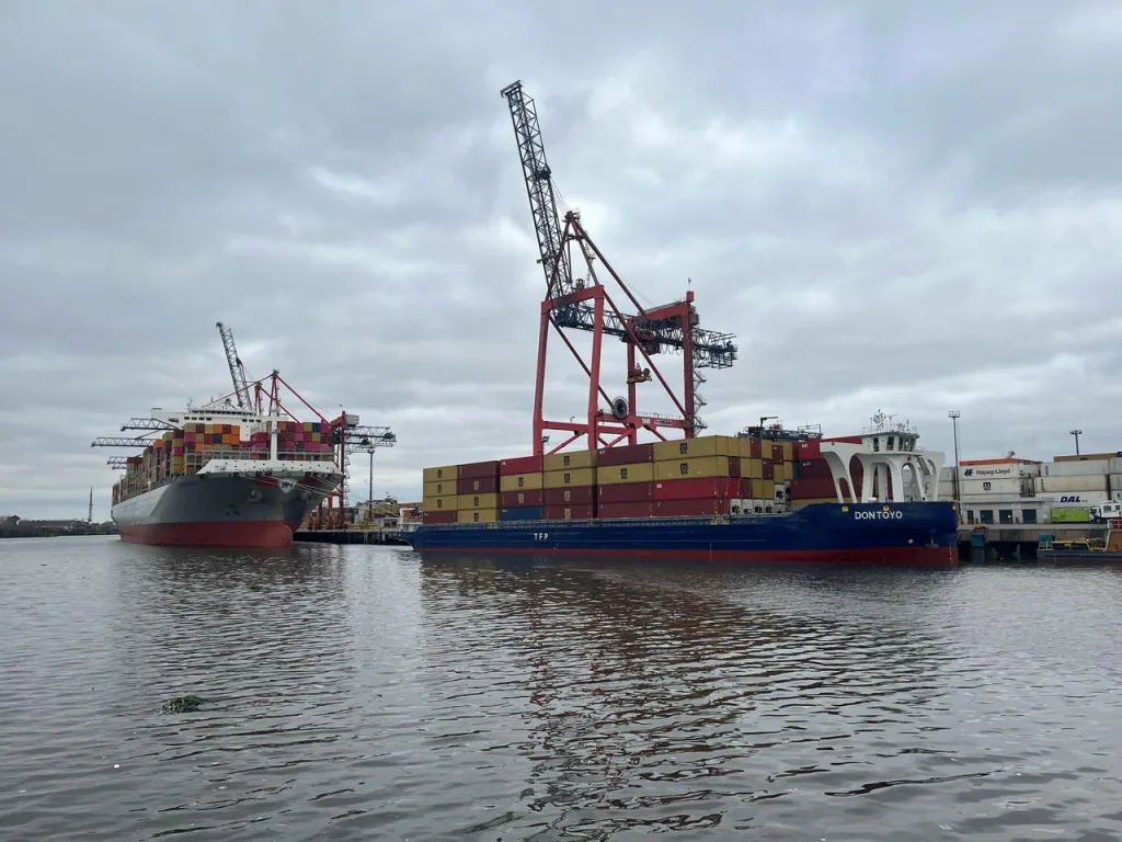 Puerto de Dock Sud recibió al buque “Don Toyo”, el mayor portacontenedores de la hidrovía