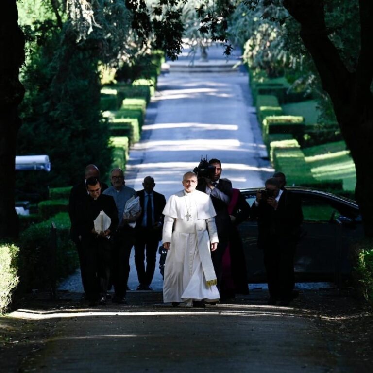 El Papa León XIV lució la cruz pectoral favorita del Papa Francisco