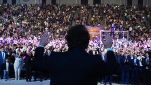 La participación de Milei en una iglesia evangélica, un hecho histórico que levanta críticas entre evangélicos