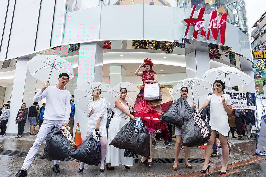 Ultra fast fashion: la moda que se usa una vez y contamina durante siglos