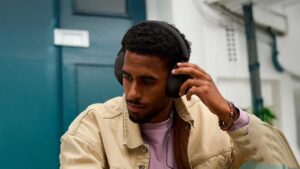 Cancelación de ruido y batería infinita: Amazon pierde la cabeza y rebaja 140 euros los auriculares inalámbricos premium más vendidos