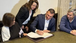 Acto administrativo de traspaso de mando /Dr. Carlos Albisu asumió el cargo de Intendente de Salto