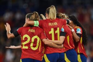España se impone con fuerza en la Eurocopa