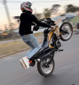 Vecinos de Barrio Dos Naciones /Denuncian picadas y ruidos molestos pero no obtienen respuestas