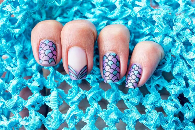 Mermaid nails: las mejores ideas y diseños de uñas de sirena para brillar