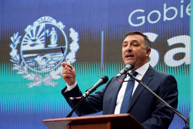 Negociaciones al más alto nivel… /Albisu tras recursos para pagar sueldos a 1.700 municipales