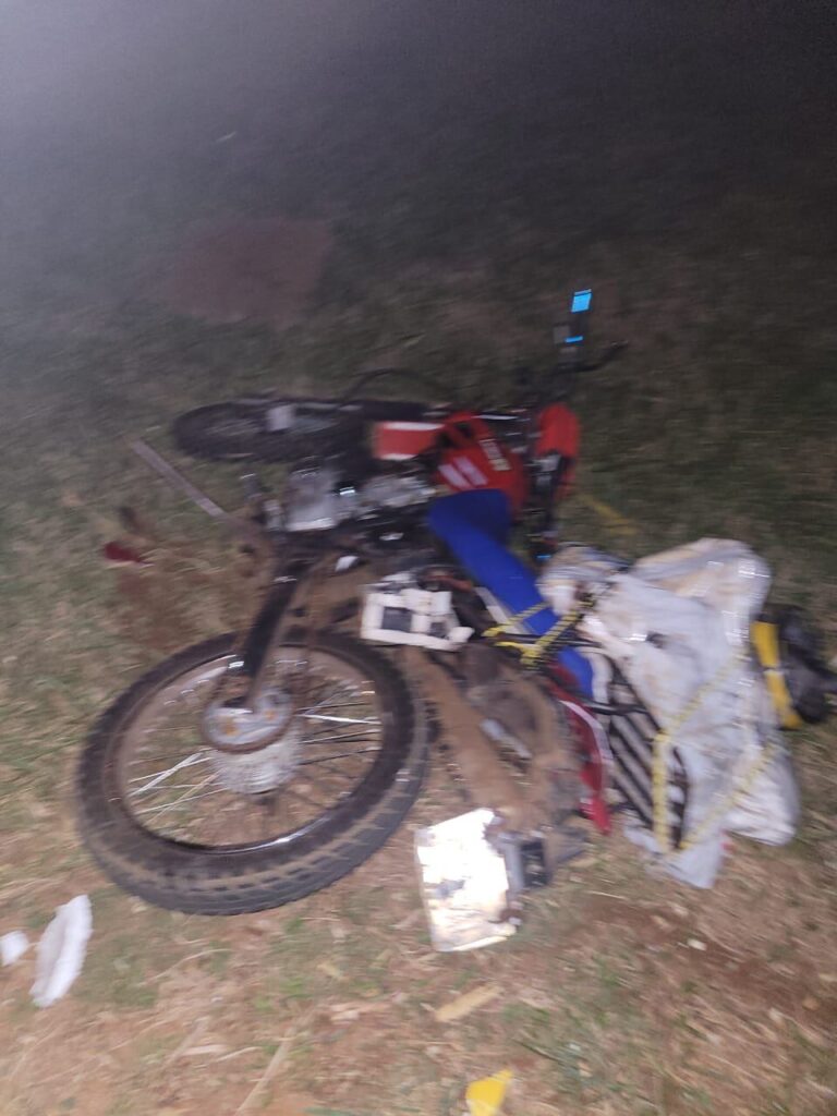 Video: motociclista muere tras violento choque frontal con camioneta en Juan Manuel Frutos