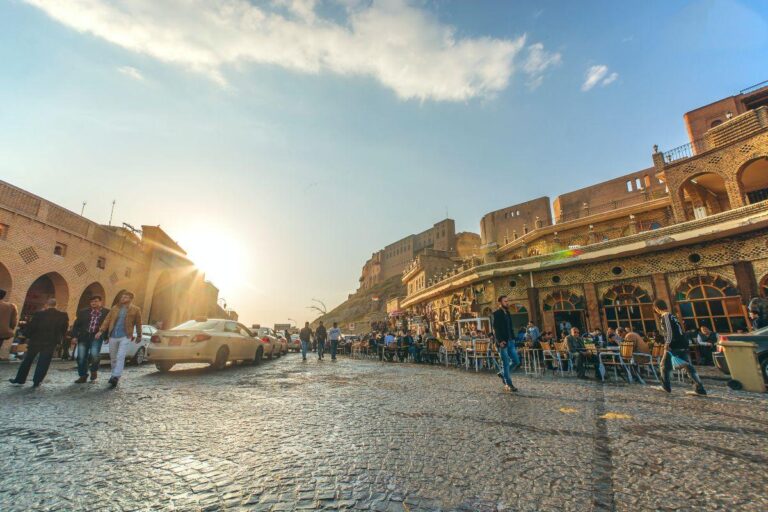 Tradición y resiliencia: la vestimenta iraquí a través del tiempo y los cambios