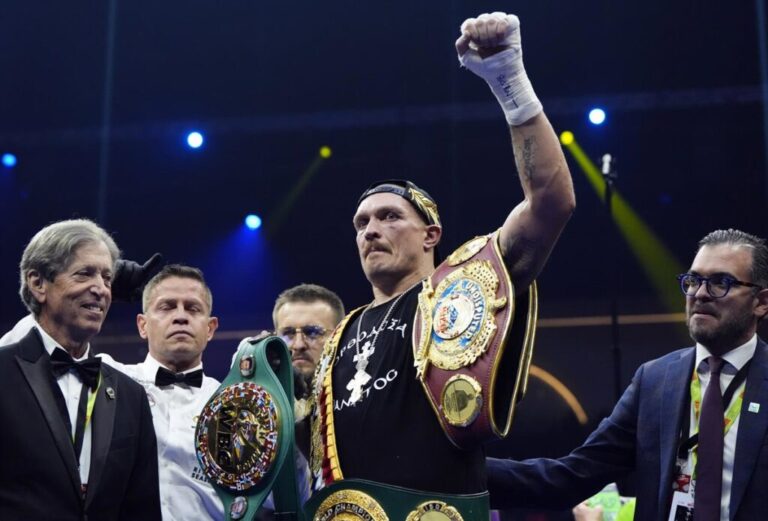 Usyk aplasta a Dubois y retoma la corona indiscutible del peso pesado.