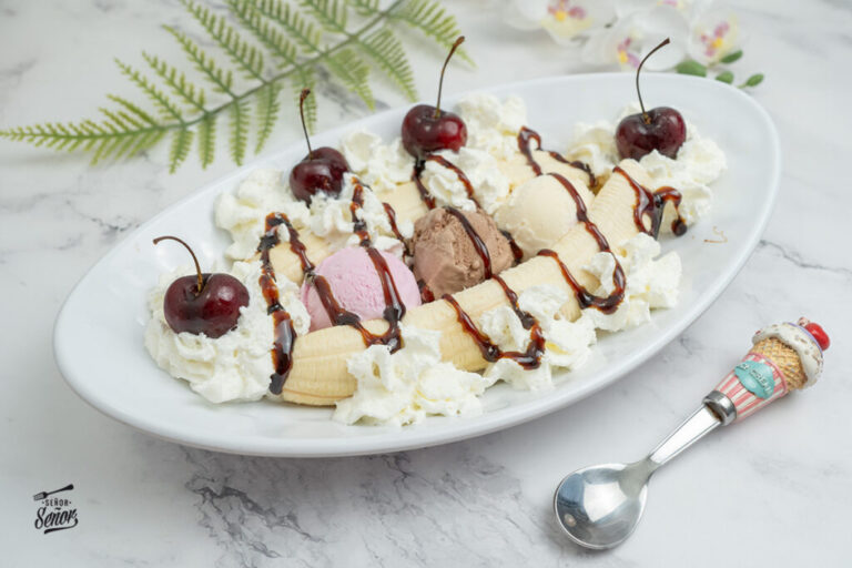 Banana split. Receta del clásico postre de helado