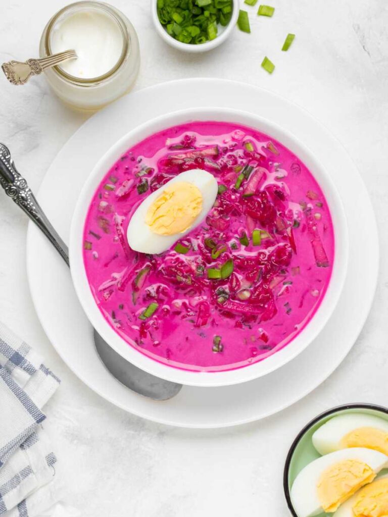 Sopa de remolacha fría polaca (Chlodnik)