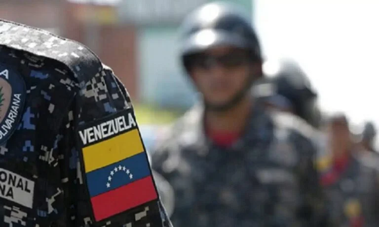 Detienen a 3 PNB por abusar de compañera de trabajo