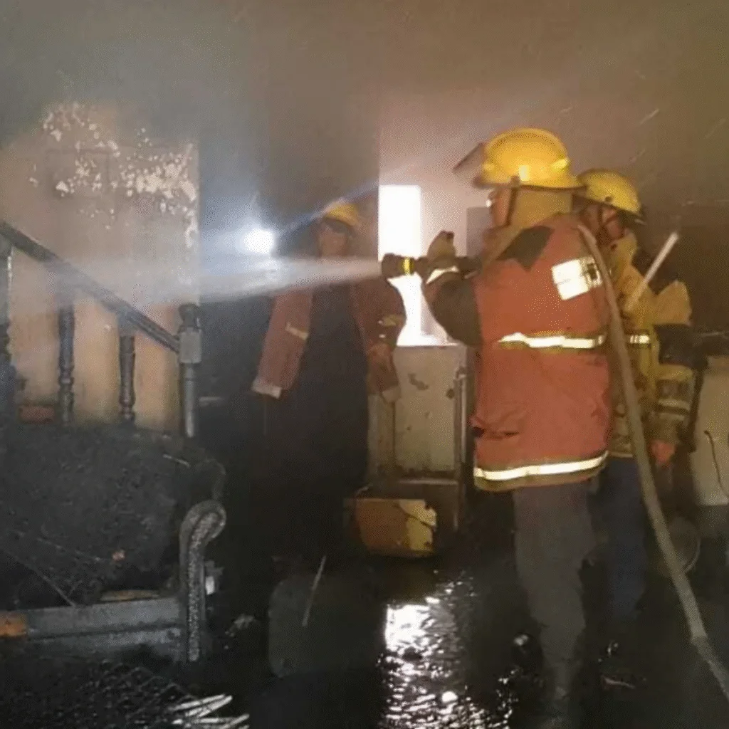 Bomberos logran controlar incendio en Urbanización Vista Caribe